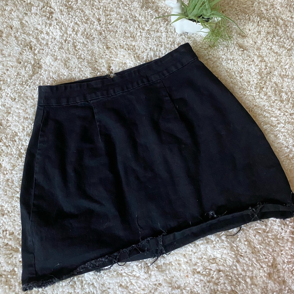 Forever 21 thick mid thigh black stretchy golden zipper mini skirt.